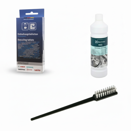 Kit entretien machine expresso - pastilles détartrantes, liquide AEG et brosse - fond blanc